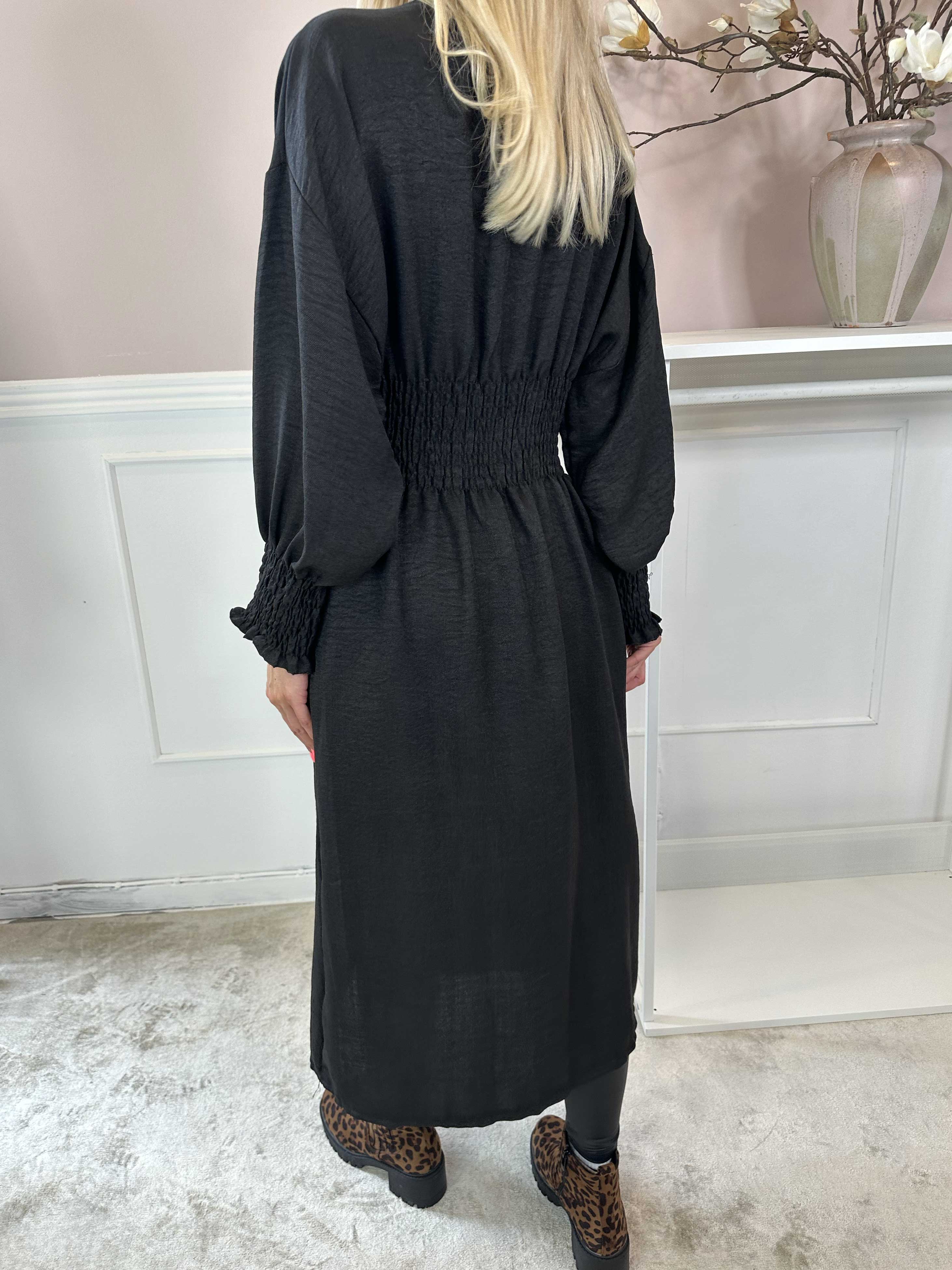 Samara - Söt klänning med smock och knappar